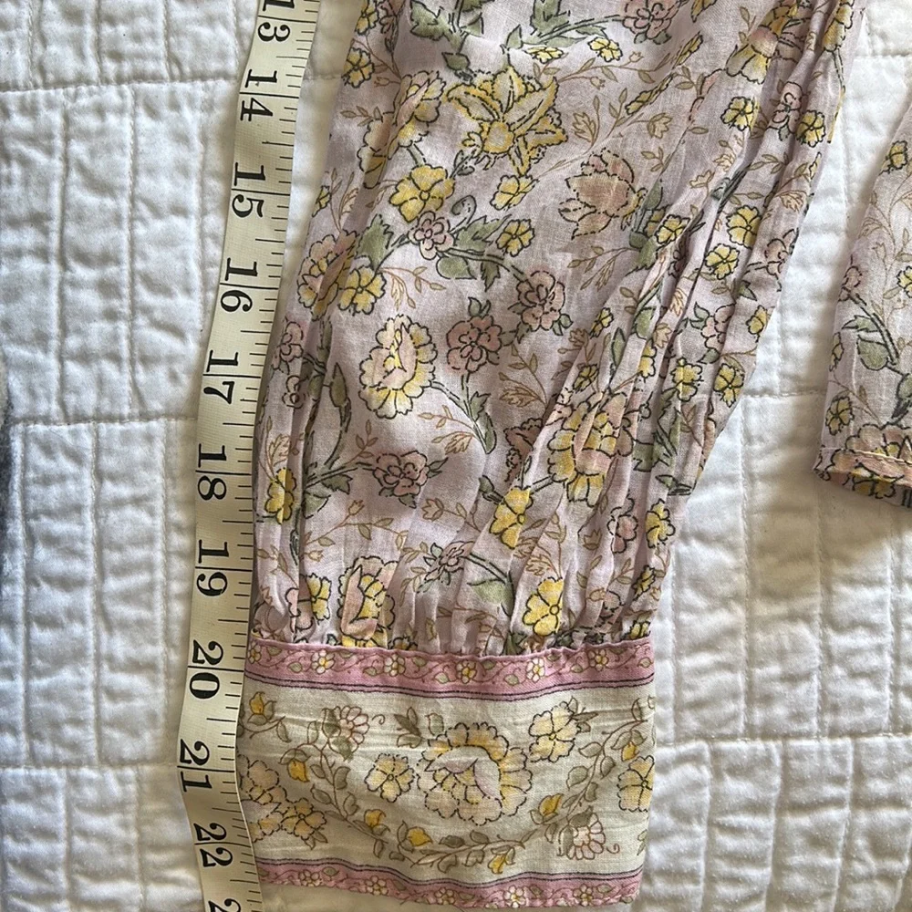 American Eagle flowy top.    Pale purple. Size S     Would easily fit Medium - Picture 11 of 14